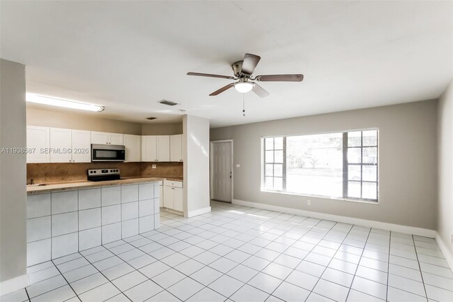 Building Photo - 1315 NE 203rd St