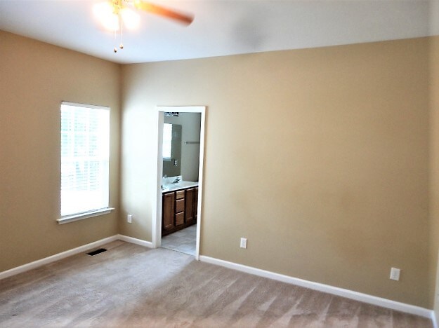 Building Photo - 640 Hanska Way