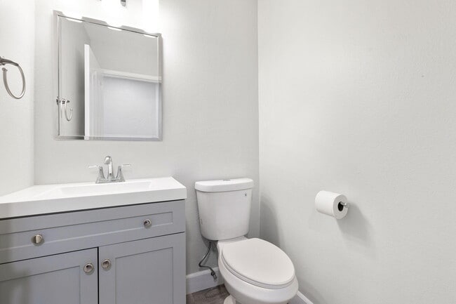 Building Photo - 39495 Regency Way