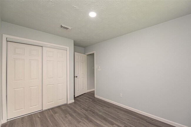 Building Photo - 15822 Bazelbriar Ln