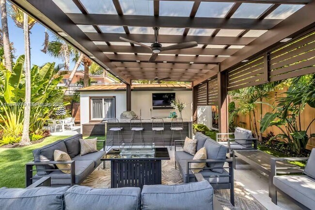 Building Photo - 110 SE 11th Ave