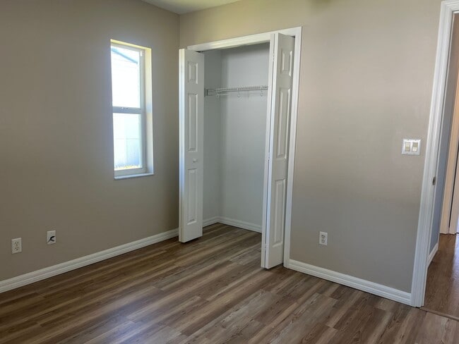 Building Photo - Available now! 3BR/2BA Single Family Home