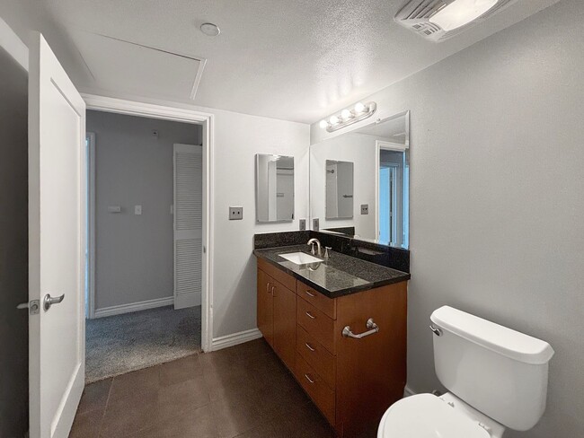 Building Photo - Urban 1 Bedroom Condo in East Village w/ B...