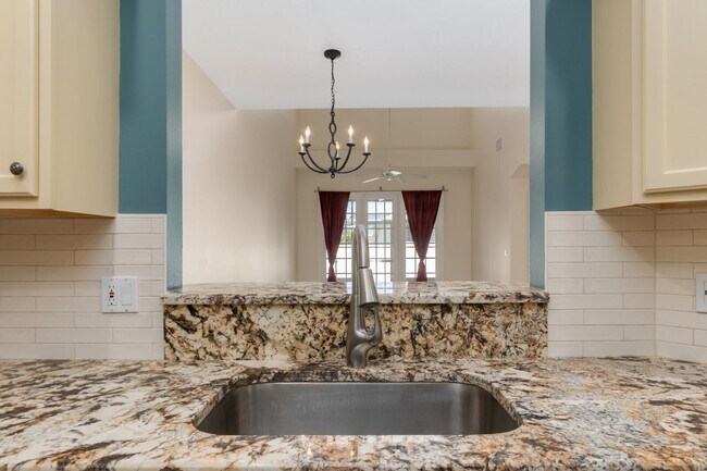 Building Photo - 308 Espana Ct