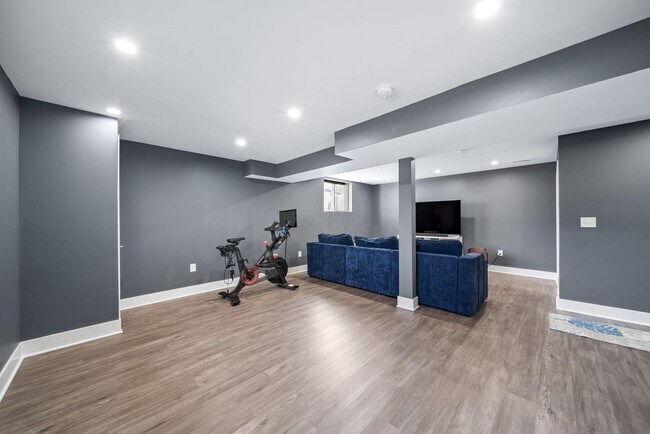 Building Photo - 299 Lombard Rd