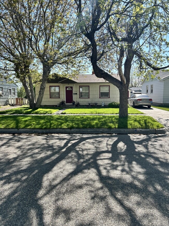 Building Photo - 2039 Normal Ave