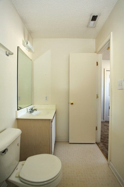 Building Photo - Close to area splash pad and parks