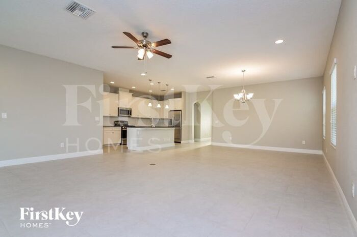 Building Photo - 6132 Colmar Pl