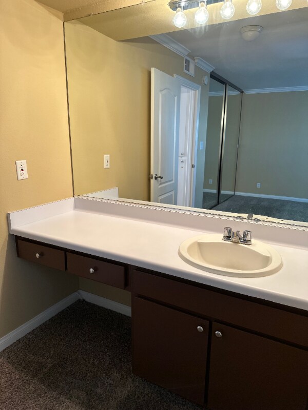 Building Photo - 338 S Arroyo Dr