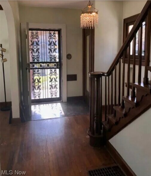 Building Photo - 280 Upland Ave