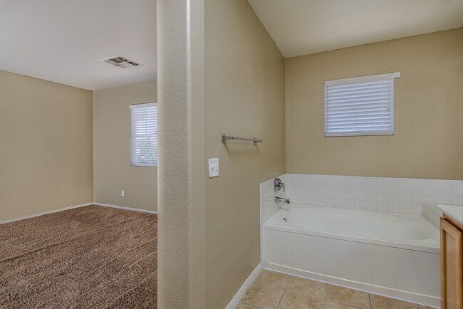Building Photo - Stunning Gated Community in Summerlin!