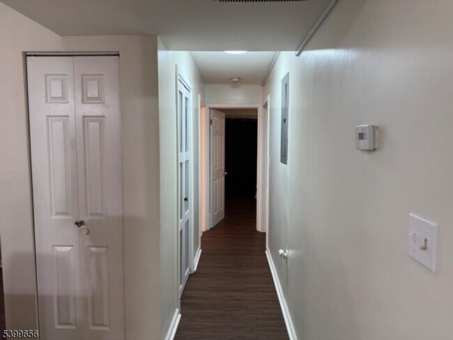 Building Photo - 751 Summer Ave