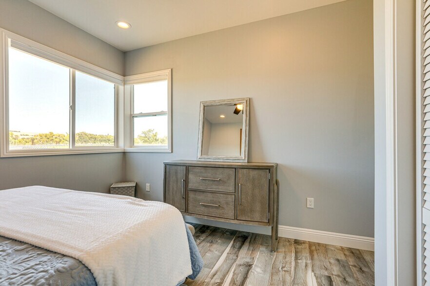 Building Photo - 6600 Thousand Oaks Dr