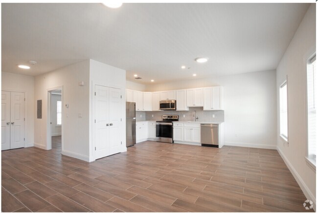 Building Photo - 1163 Montauk Hwy