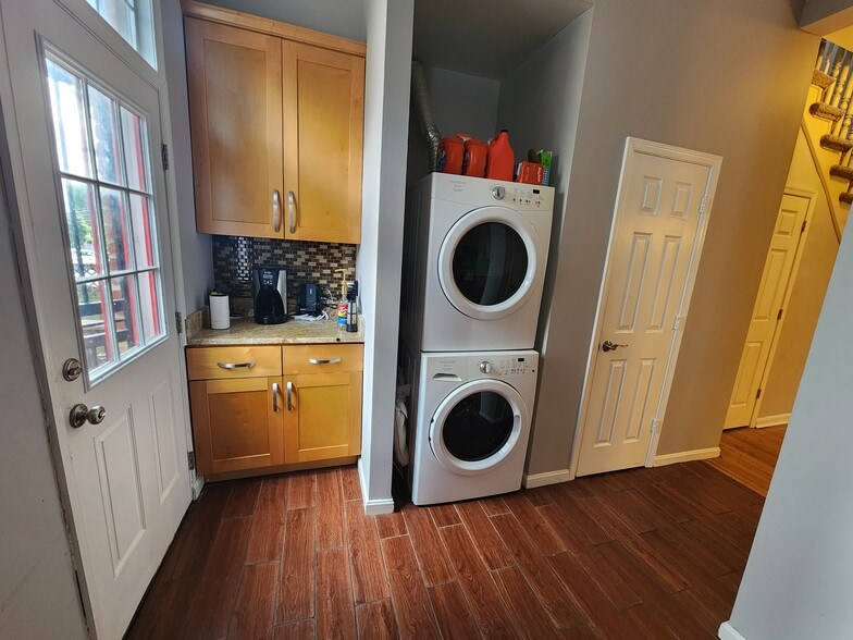 Kitchen with Washer/Dryer - 504 Rhode Island Ave NW