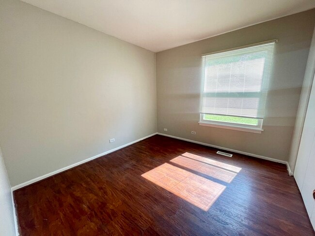 Building Photo - 2048 Navarone Dr
