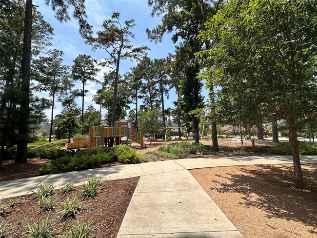 Building Photo - 819 Spruce Pine Dr