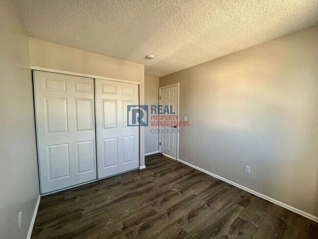 Building Photo - 4177 S Mobile Cir