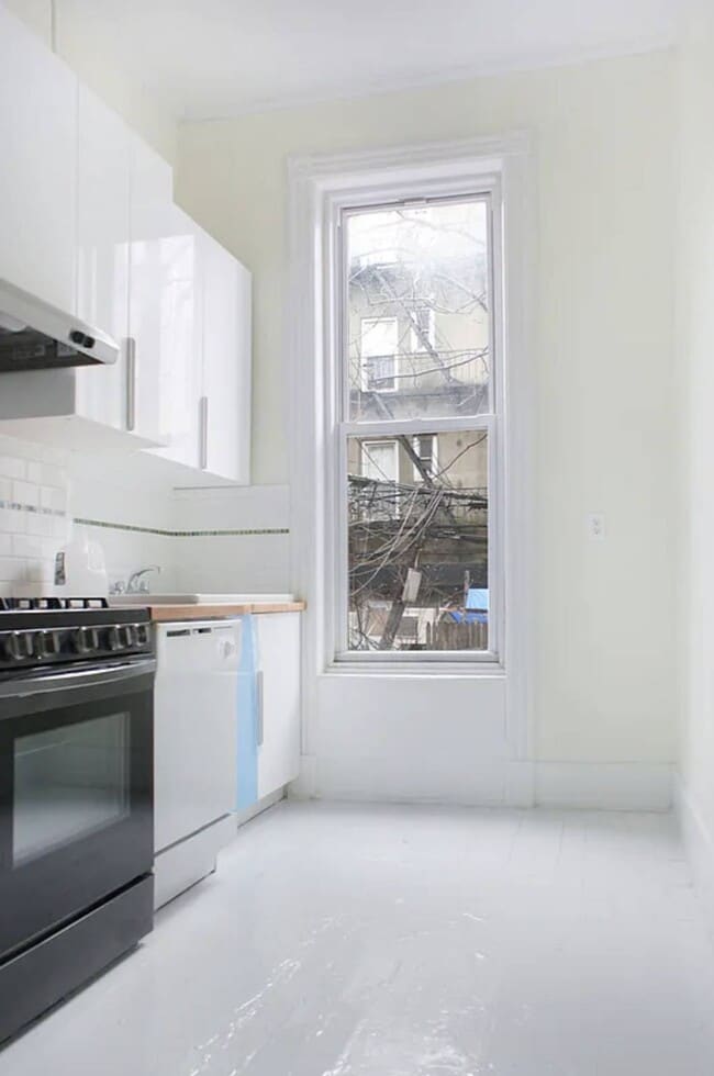 Building Photo - 152 Kent St