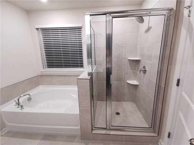 Building Photo - 6025 White Sycamore Pl