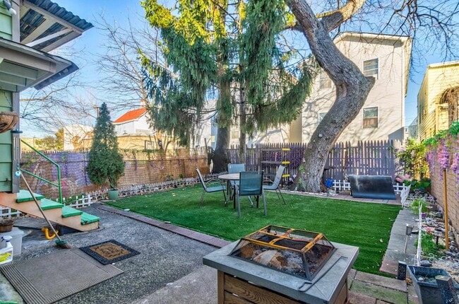 Building Photo - 396 Union St