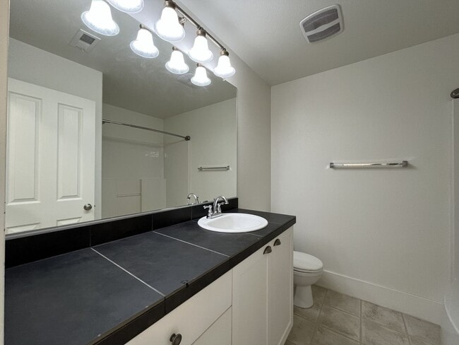 Building Photo - 2 Bedroom 2.5 Bathroom with 2 Tandem Car garage ~ Convenient Cedar Mill Location Near St. Vincent...