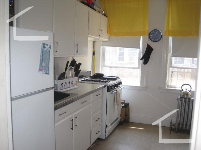 Building Photo - Charming 2 Bedroom-No Broker Fee