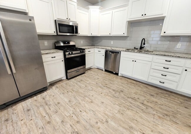 Building Photo - AUGUST PRE-LEASE! Modern 3-Bedroom Apartment with 2-Car Garage – Recently Constructed in Lubbock,...