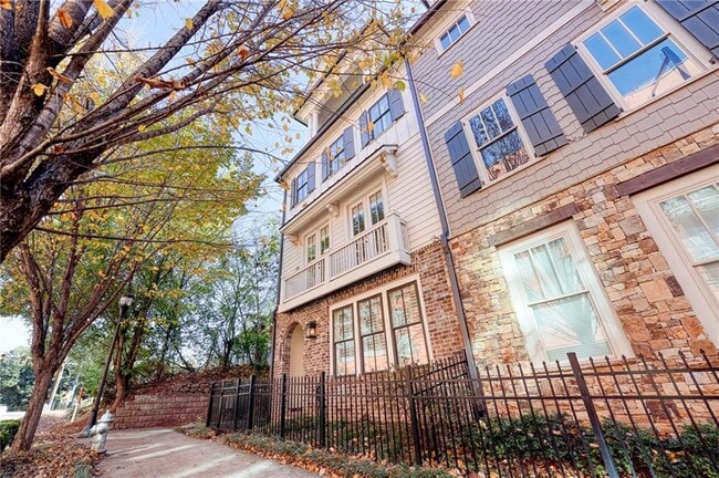 Building Photo - 984 Memorial Walk SE