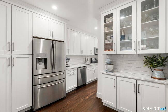 Building Photo - 70 Strawberry Hill Ave