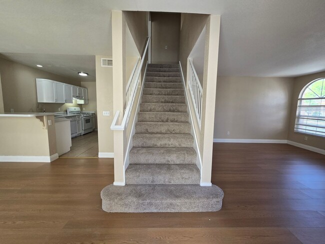 Building Photo - Townhome in Dreamy Summerlin Area -8417 Ma...