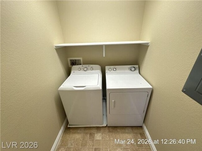 Building Photo - Gated Community with the perfect mix of style, location, and amenities!