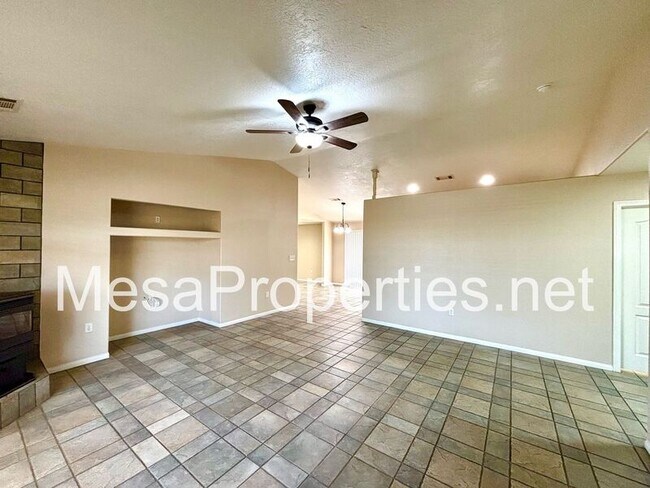 Building Photo - 15601 Sultana St