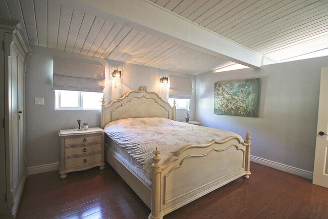 Building Photo - Mid-Century Modern Masterpiece!  South of the BLVD. Minutes to Westside, Mulholland, 405. Roscoma...