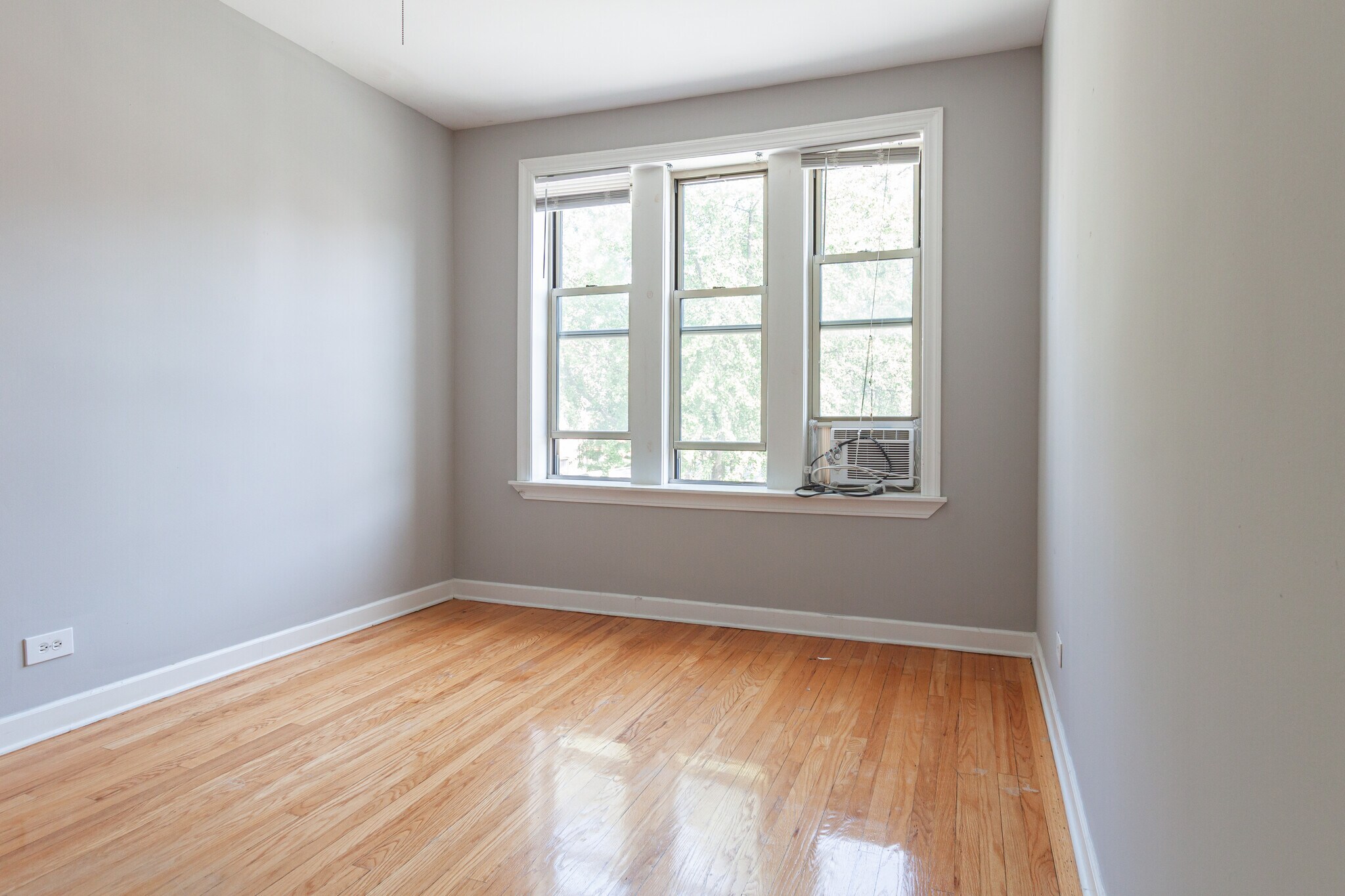 Building Photo - 540 W Aldine Ave