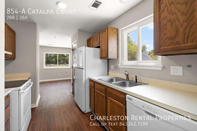 Building Photo - 854-A Catalpa Court-