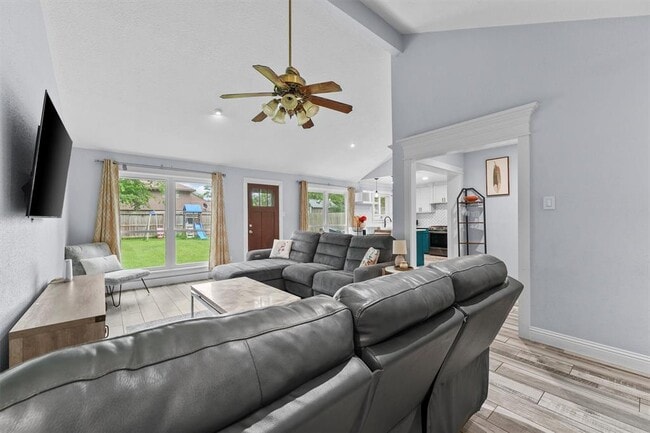 Building Photo - 16906 Rolling Acres Dr