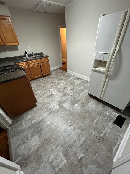 Building Photo - 305 Orange St