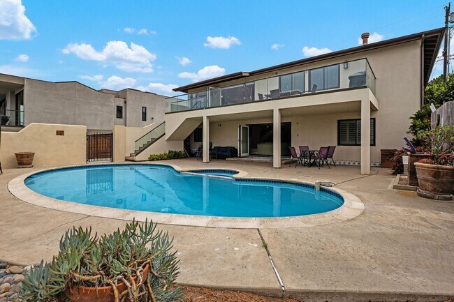 Building Photo - Furnished Oceanview Property