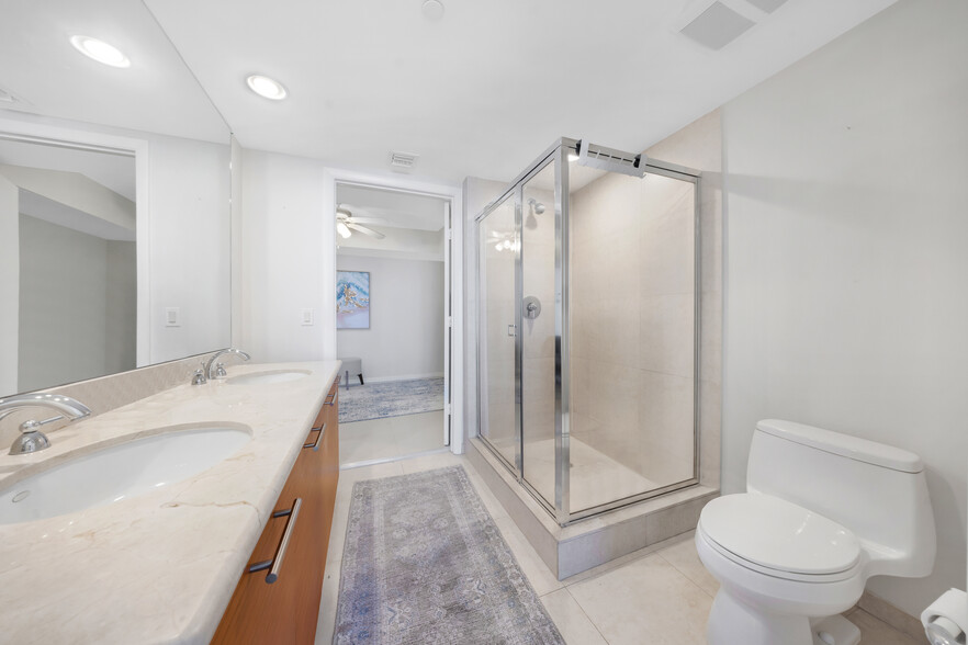 Building Photo - 50 Biscayne Blvd