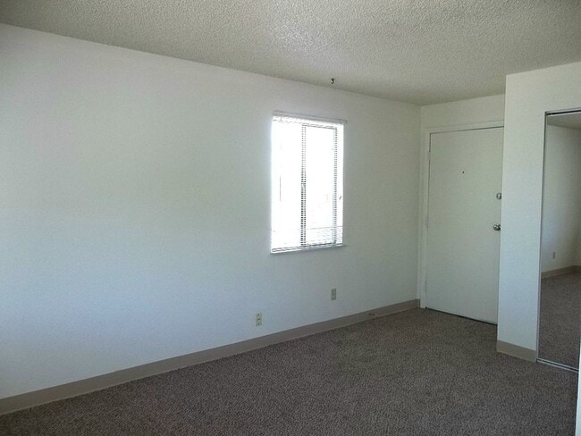 Building Photo - Bright Top Floor 1-Bedroom Near CSU + $200...