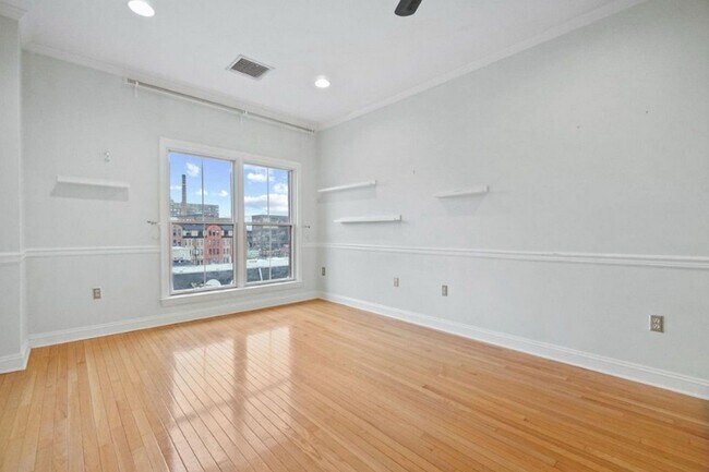 Building Photo - 84 Adams St