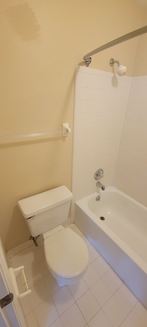 Building Photo - 2/2.5 Townhome Mile Run