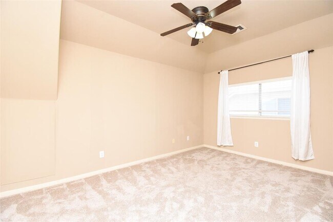 Building Photo - 16915 Locust Springs Dr