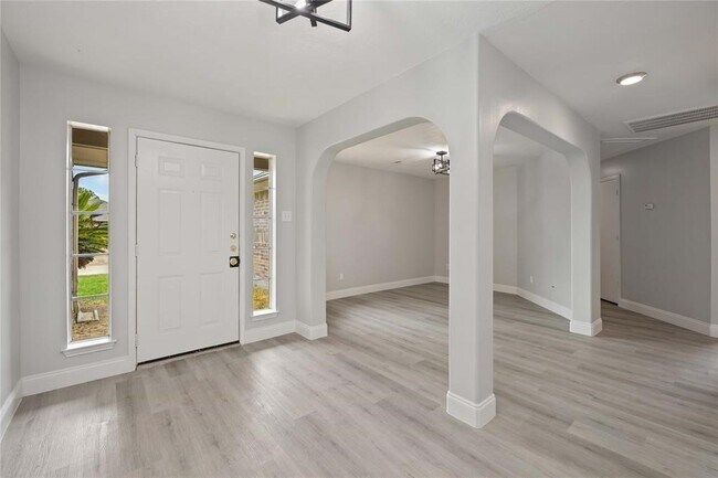 Building Photo - 6647 Amberfield Ln