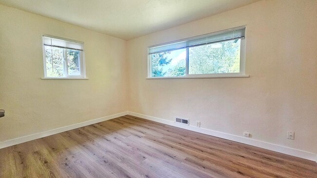 Building Photo - 3 Bed 1.25 Bath Single Family Home in Renton