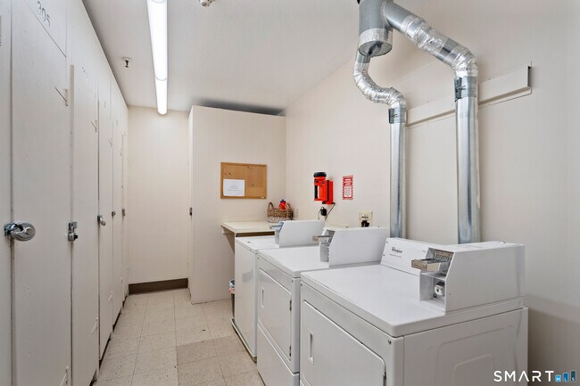 Building Photo - 32 Haviland St