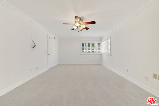 Building Photo - 10945 Cozycroft Ave