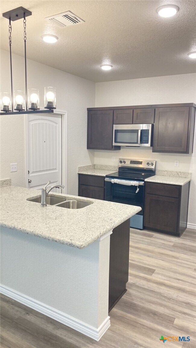 Building Photo - 118 Leon Ln