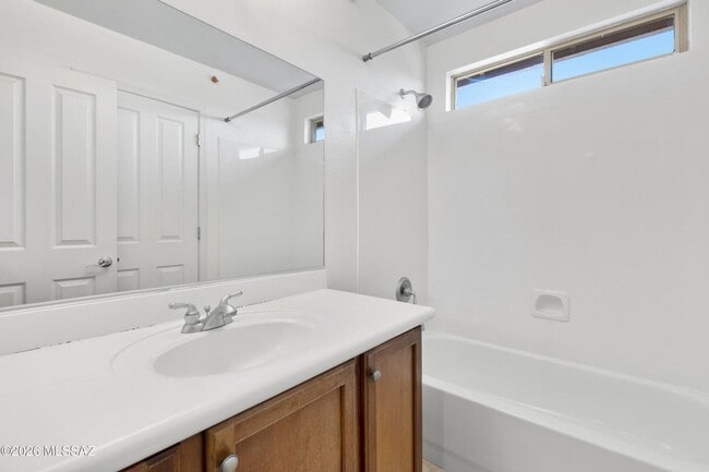 Building Photo - Two Story 3 Bed/2Bath in Paseo Del Rio